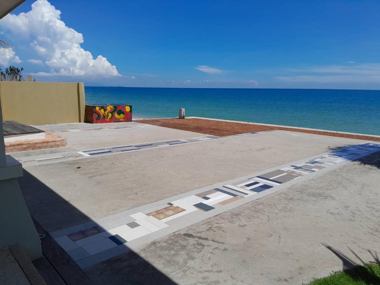 Wis Beach Khanom Luaran gambar