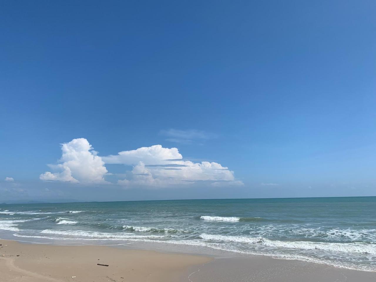 Wis Beach Khanom Luaran gambar